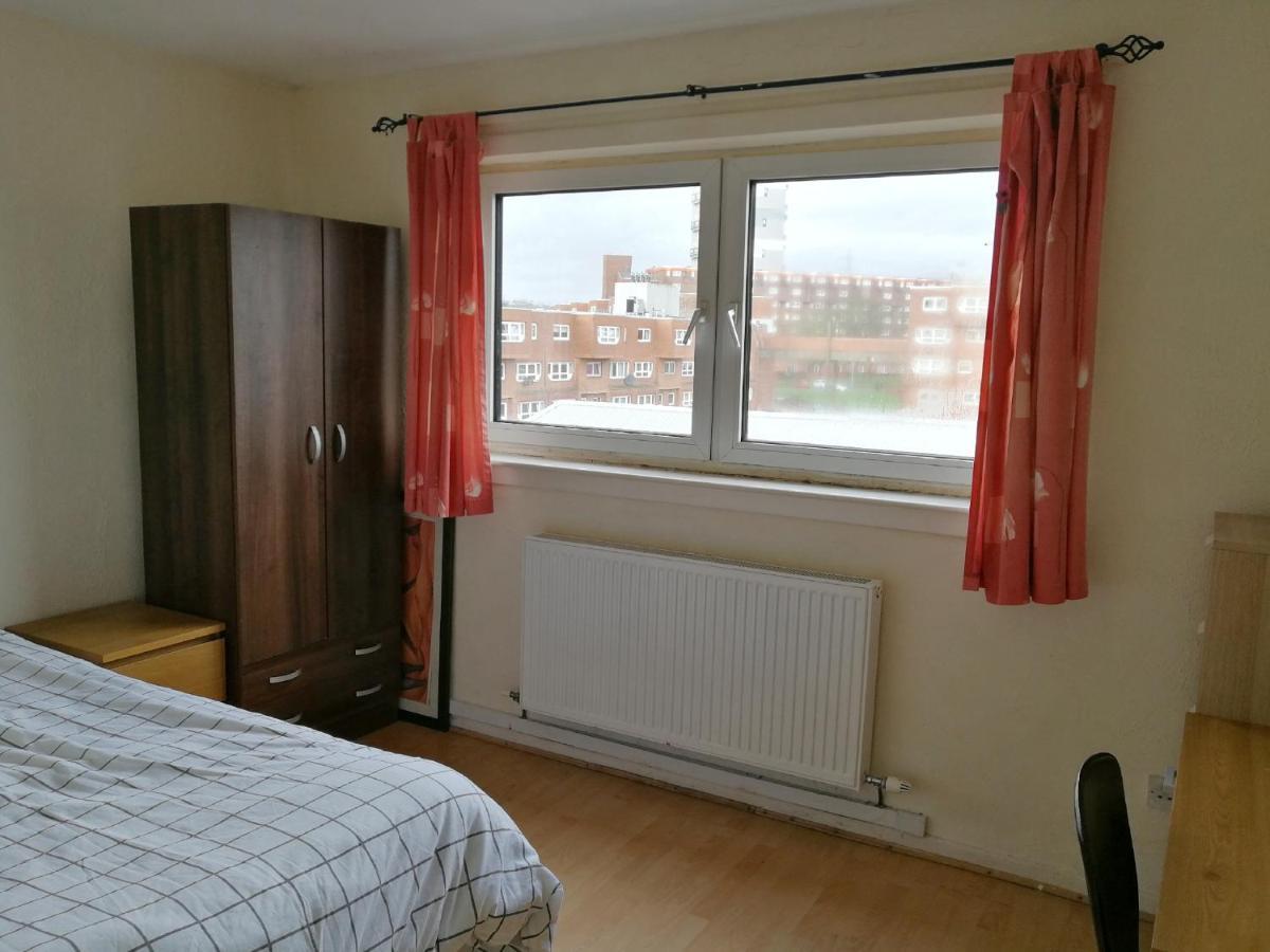 A Double Bedroom Near Glasgow City Centre Not In Great Condition Suitable For Short Stay Exterior foto